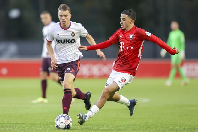 露了当下足 露了当下足