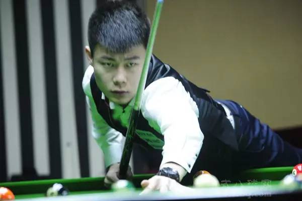 员扛起全队 员扛起全队